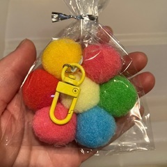 ポンポンお花アクセサリー（大）の画像
