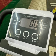 定価3万3千円　背もたれ付きフィットネスバイク！　