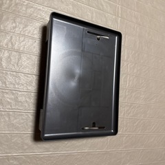 ベッドのスマホ置き場