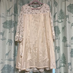 【美品】earth music&ecology 花柄ワンピース 膝丈の画像