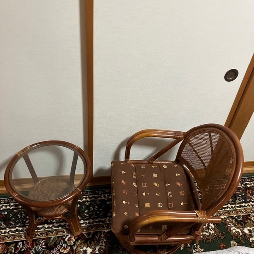 籐のガラステーブルと椅子のセット☆