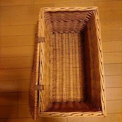 籐カゴ小の画像