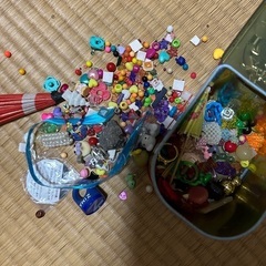 ビーズや小物