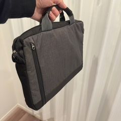 Thule MacBook Pro 14インチ対応 PCバッグ グレーの画像