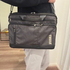 Thule MacBook Pro 14インチ対応 PCバッグ グレーの画像