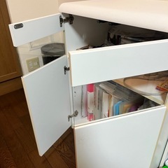 キャビネット　白の画像