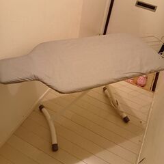折りたたみ式アイロン台（美品）