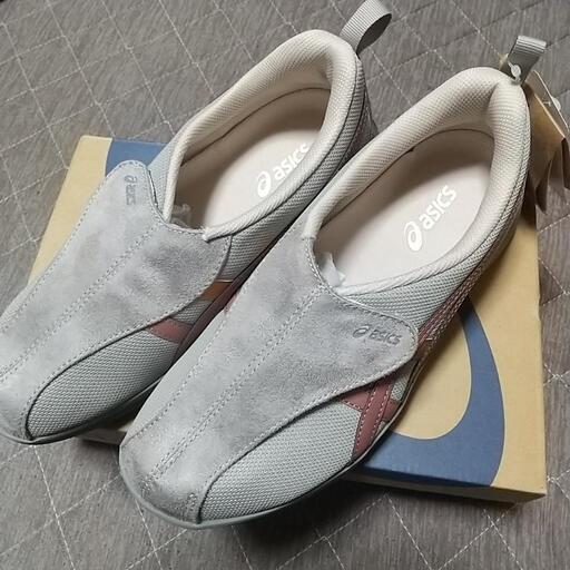 新品アシックス