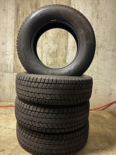 ブリヂストン スタッドレス 4本 DM-V3 215/70R16 デリカ ハイエース