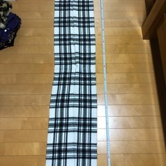 チェック柄マフラー ブラック・ホワイトの画像
