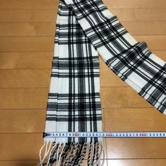 チェック柄マフラー ブラック・ホワイトの画像