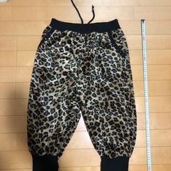 レオパード柄、ヒョウ柄パンツ
