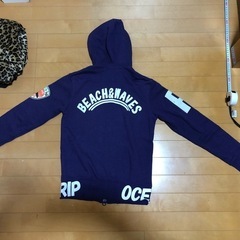 ネイビーブルーパーカー（パッチ付き）の画像