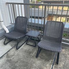 屋外用　イス　テーブル　セットの画像