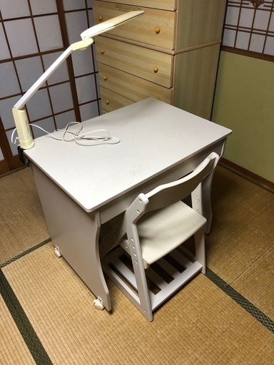 ホワイトコンパクト木製デスクと椅子