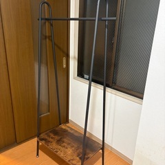 木目板ハンガーラックの画像