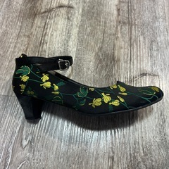 刺繍パンプスの画像