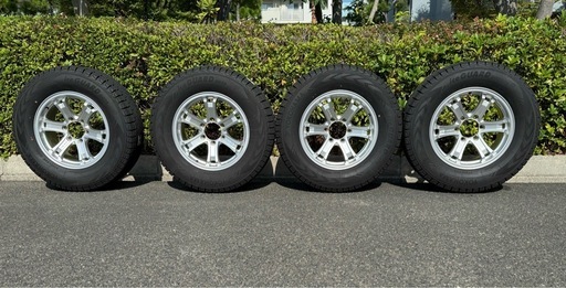 プラド　昨シーズン購入の
冬用タイヤ　 3ヶ月のみ使用