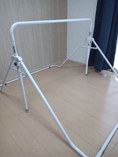 鉄棒【定価9000円】　白　ホワイト　高さ130×幅130×奥行175cm 4段階調整