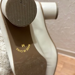 ホワイトレザーブーツの画像