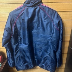 adidas スポーツウェアの画像