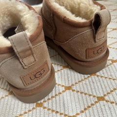 靴/ 靴 ブーツ　UGG サイズが合わずほぼ未使用　サイズ24で...