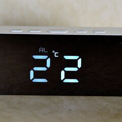 新品未使用ミラーデジタル目覚まし時計の画像