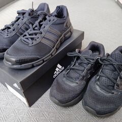 アディダスのスニーカー 未使用新品とユーズドの二足セット 25....