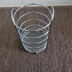 金属の入れ物