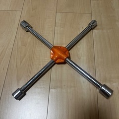 十字レンチの画像