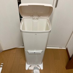 【無料】ペダル式ゴミ箱 2段の画像