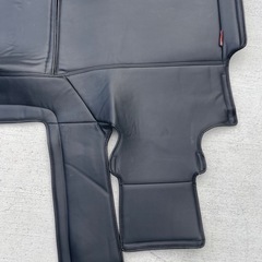 【最終値下げ】トヨタ　ハイエース200系　エンジンルームカバー（リア用）の画像