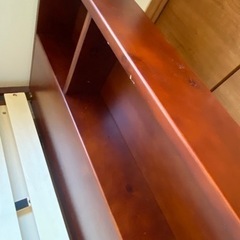 【値下げ交渉可】引取り期限11/27！モダンデコ　天然パイン無垢材　セミダブルベッド　フレーム　ブラウン　スマホ・タブレットスタンド　2口コンセント　USB  脚の高さ調整可能の画像