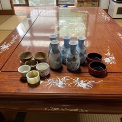 とっくり5点、おちょこ6点、おぼん2点差し上げます。