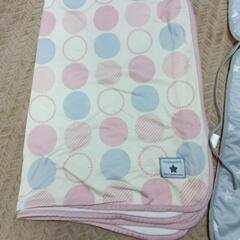 赤ちゃんひざ掛けチャイルドシートベビーカーの画像