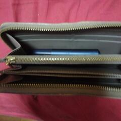 金運を呼ぶゴールド　ルイヴィトン　ヴェルニ　ジッピーウォレットの画像