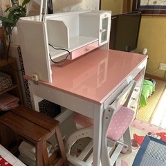 子供用机の画像