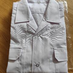 白い半袖シャツ 