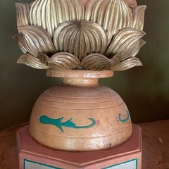 木製 仏像 蓮の花の台座付きの画像