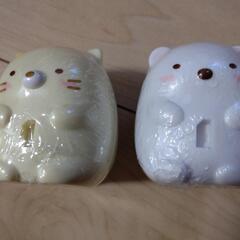 すみっコぐらし　ガチャ　おおきなマスコットフィギュア　ねこ　しろくまの画像