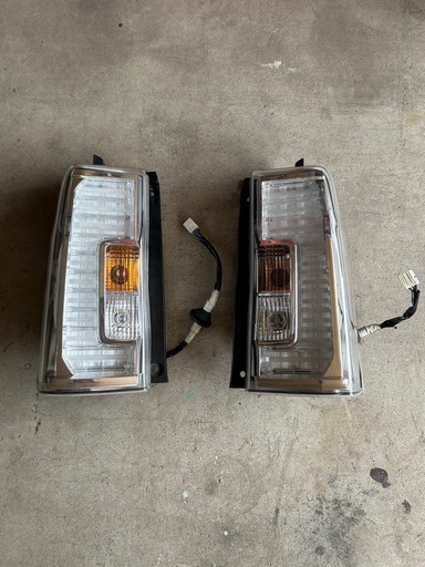 LA600/610タントカスタム 
左右テールランプ　訳あり