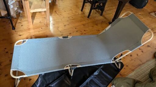 UPstore 軽量コット アウトドアベッド キャンプ 170cm リクライニング付きデッキチェア 広げるだけの簡単設置 折りたたみ コンパクト 3段階調節 避難時 簡易ベッド
