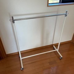 美品　物干しラックの画像