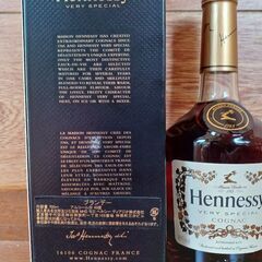 値下げします🉐️　ブランデー　ヘネシーV.S　箱付きの画像