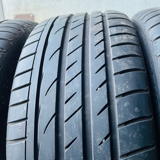 バリ山　LAUFENN 225/40R18 夏タイヤ 2018年製　18インチ　アルミホイール付