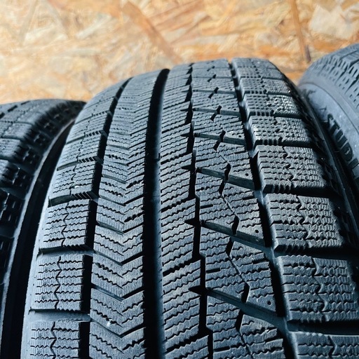 極上タイヤ　BRIDGESTONE ブリヂストン　ブリジストン　VRX 185/60R15 スタッドレス　タイヤ　2020年製　15イ