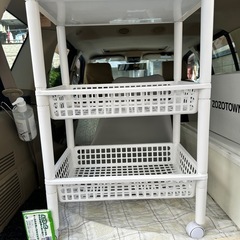 【値下げ可能】キャスター付き軽量ラック（プラスチック）