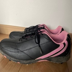 ゴルフシューズ（ピンク）の画像