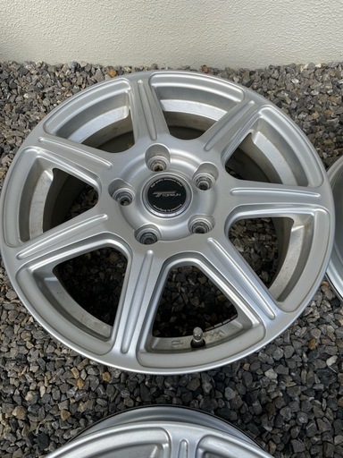 トップラン　スタッドレスタイヤ（195/65R15）に使用　　細かいキズが入っています