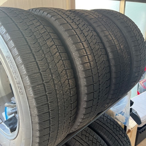 205/65R16 スタッドレスタイヤ　4本　ホイール付　ブリヂストン　ヴォクシー